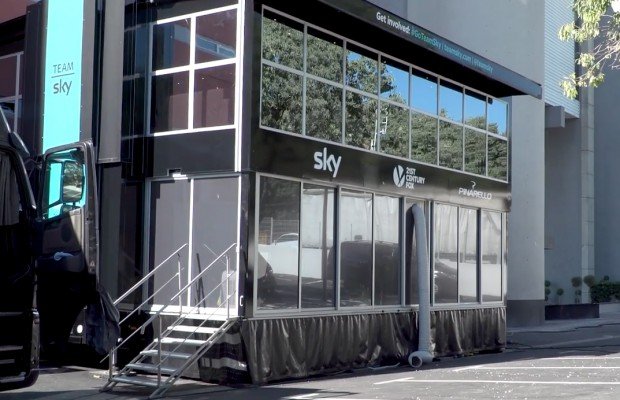 Así es el nuevo camión hotel del equipo Sky que utiliza en la Vuelta a España, un motorhome de 5 estrellas