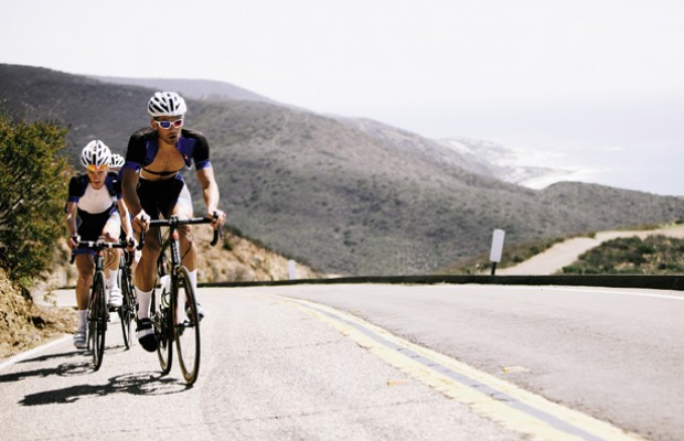 aprender la carretera sobrina Cómo protegerse del sol en ciclismo para prevenir el cáncer de piel