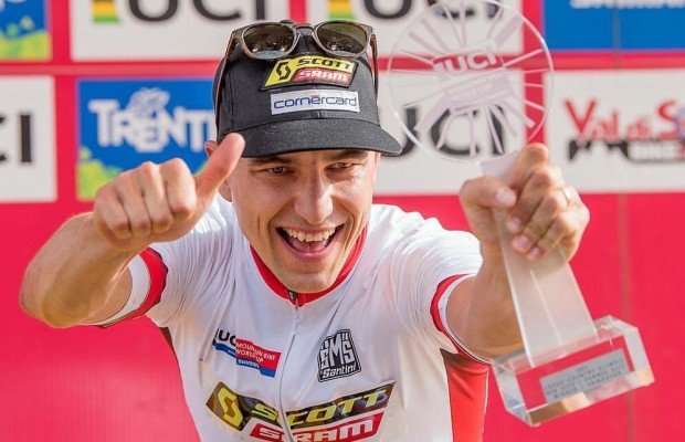 Nino Schurter se convierte en leyenda del mountian bike en la Copa del Mundo de Val di Sole