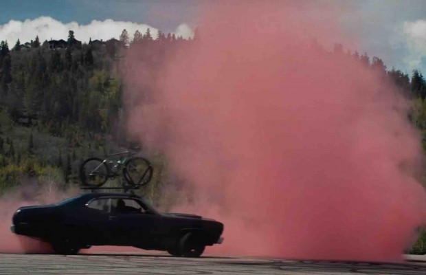 ¿Qué sucede si dejas a Peter Sagan solo con un coche?