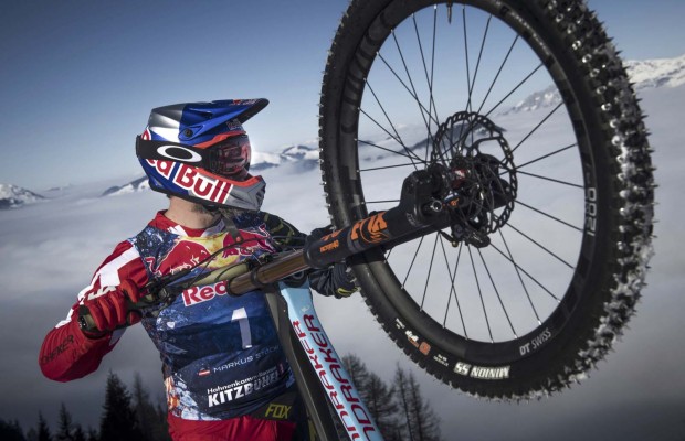 Brutal bajada en MTB por la pista con más pendiente de la Copa del Mundo de esquí