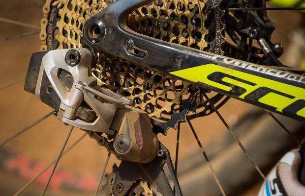 Nino Schurter ya luce el nuevo SRAM Eagle electrónico en su Scott Spark