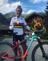 2 mountain bikes Campeonas del Mundo XCM