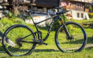 2 mountain bikes Campeonas del Mundo XCM