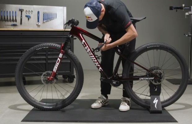 How to set up and adjust the Specialized Epic World Cup shock absorber