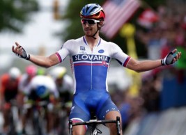 How much do the top 10 MTB and road cyclists weigh?