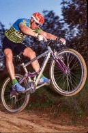 Regresan las míticas horquillas Marzocchi moradas