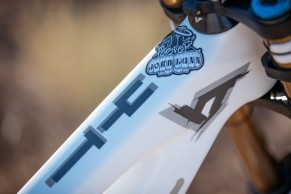 Al detalle la YT Tues de Bienve Aguado para el Red Bull Rampage