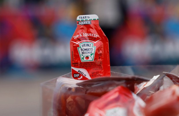 Os sachês de ketchup estão sendo utilizados como géis, e a Heinz já está fazendo propaganda para incentivá-lo