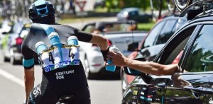 ¿2.000 € de multa por pasarse con los calcetines? la UCI endurece las sanciones en 2024