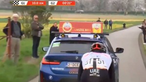 ¿2.000 € de multa por pasarse con los calcetines? la UCI endurece las sanciones en 2024