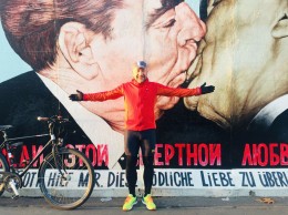 Strava celebra con esta obra de arte la caída del Muro de Berlín