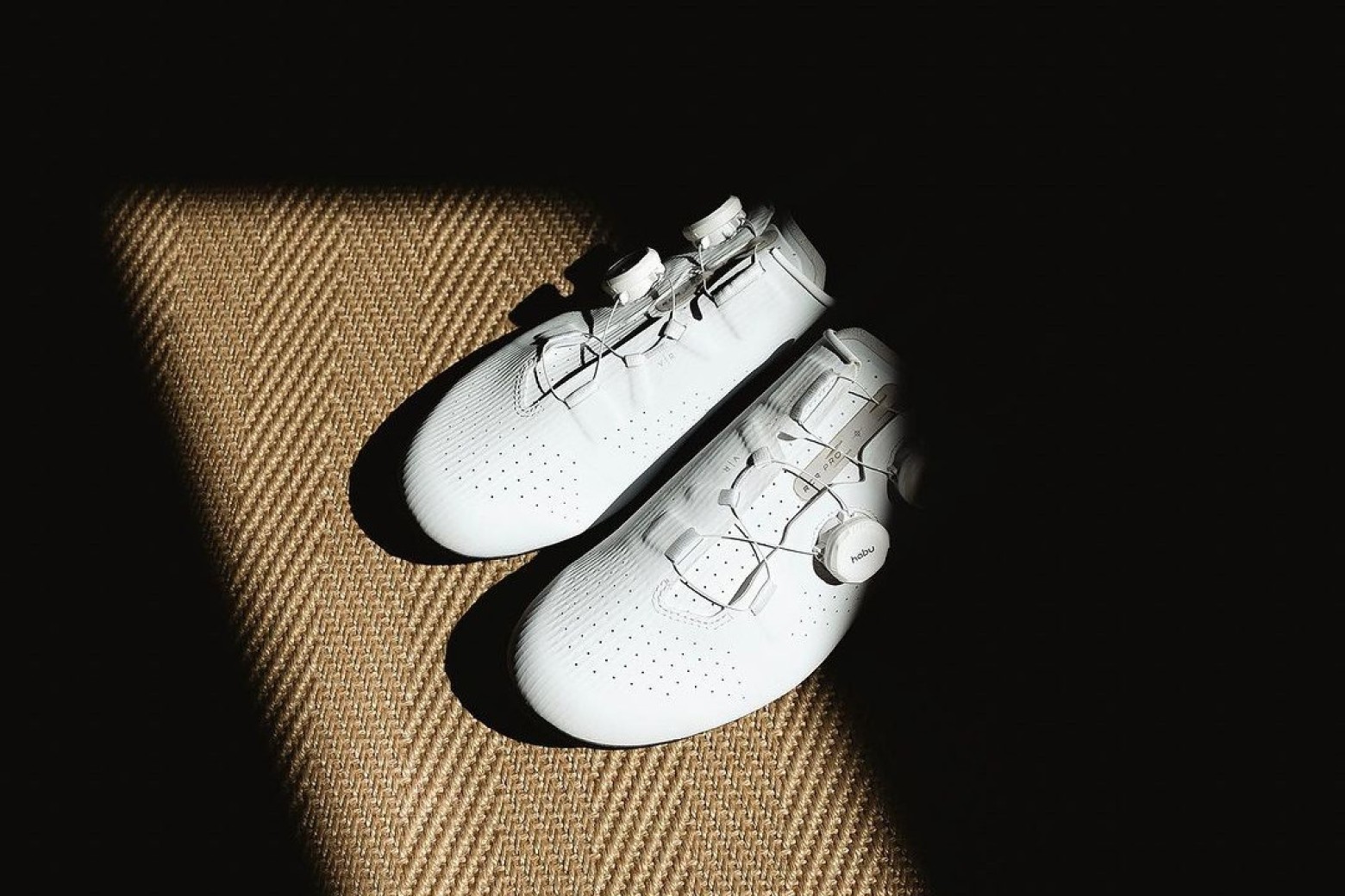 Ya disponibles las nuevas zapatillas Van Rysel RCR