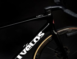 The new Holocene Aero Vélos is made 100% from recycled carbon fiber