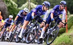 L'Israel-Premier Tech aura un équipement blanc sans logos pour éviter les problèmes de sécurité découlant de la guerre entre Israël et le Hamas