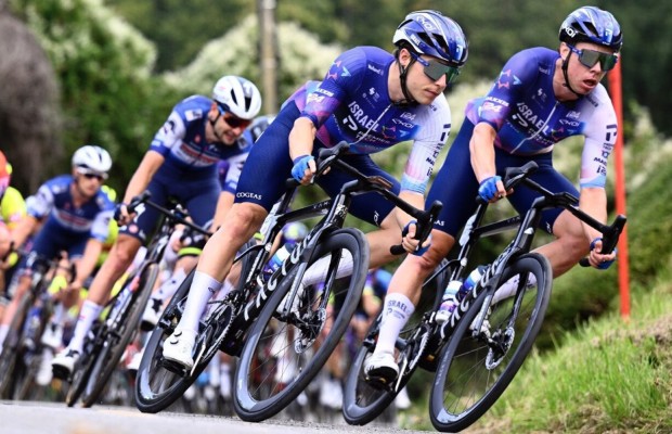 El Israel-Premier Tech tendrá una equipación blanca sin logos para evitar problemas de seguridad derivados de la guerra entre Israel y Hamás