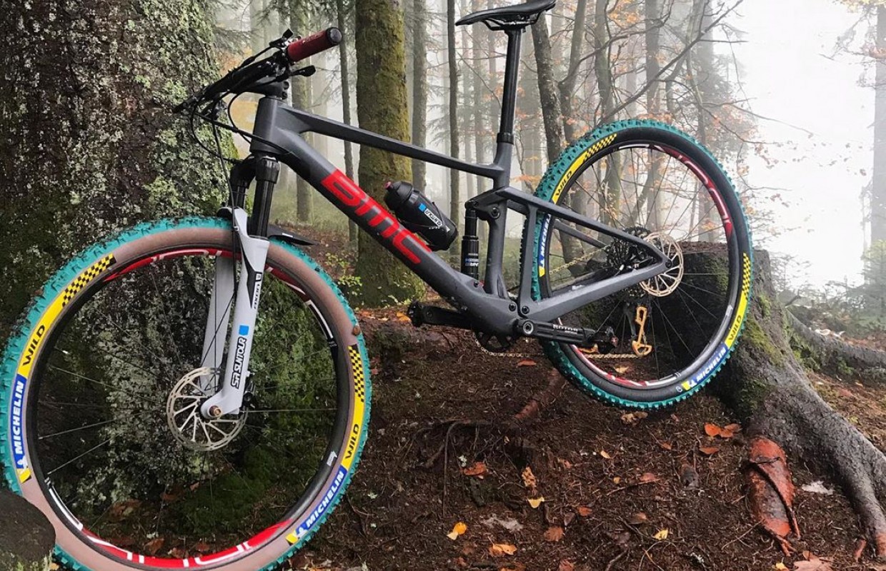 ¿Vuelven los años 90? La BMC FourStroke de Julien Absalon