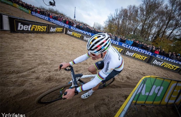 Remontada épica de Van der Poel para volver a ganar