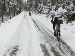Thomas de Gendt y Tim Wellens de aventura gravel por España