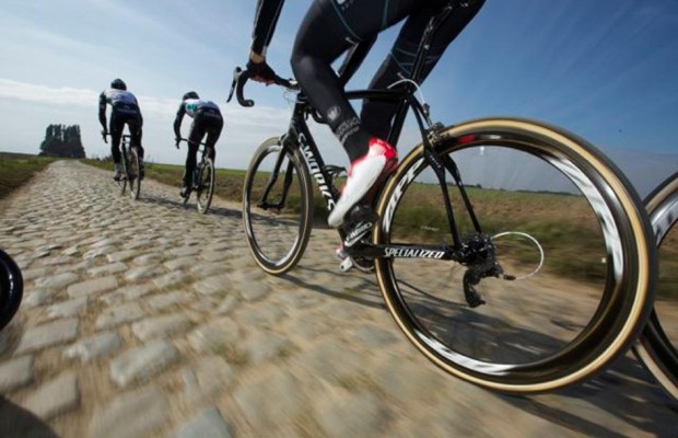 Les roues en aluminium sont-elles plus résistantes que celles en carbone?