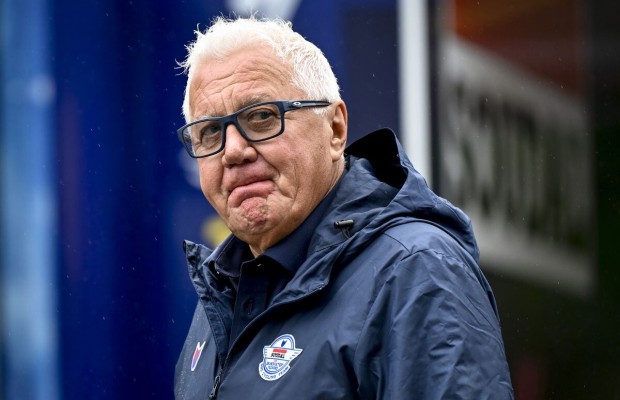 Adopting a signing system like in football, Lefevere's proposal