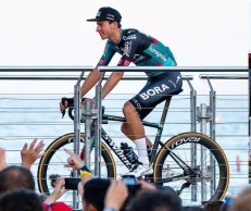 La UCI aún no ha aprobado el fichaje de Cian Uijtdebroeks y crecen los rumores sobre su salida del BORA