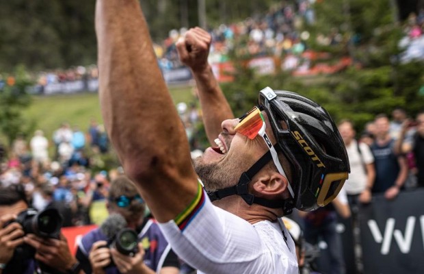 Nino Schurter entre dans l'Olympe avec la victoire 34 dans la Coupe du Monde XCO
