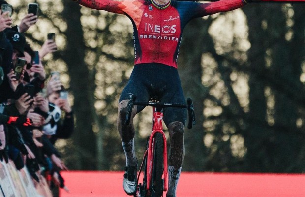 Pidcock e Alvarado reinam na Copa do Mundo CX de Namur