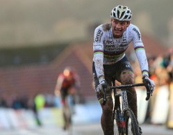 Van der Poel pierde y frena su racha ganadora tras 408 días: "No puedo ganarlos a todos siempre"