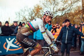 Van der Poel pierde y frena su racha ganadora tras 408 días: "No puedo ganarlos a todos siempre"