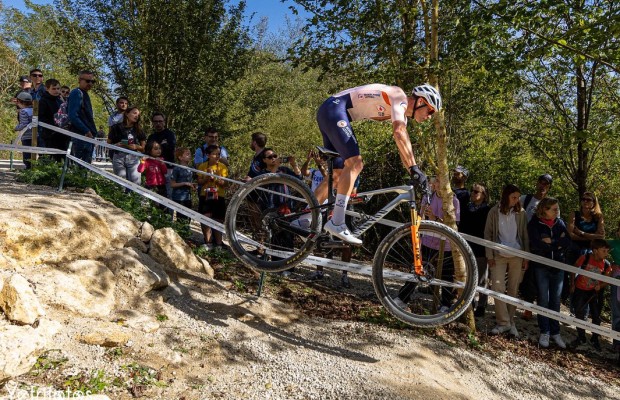 Van der Poel estreou umas inéditas Shimano S-Phyre XC903 em Paris