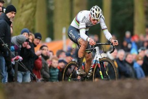 Van der Poel se toma la revancha y vuelve a ganar