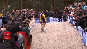Van der Poel dominates and defeats Van Aert in the first duel of the season with authority