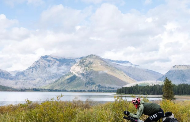 The Divide completa e gratuita: o filme de ciclismo do ano