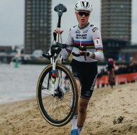 Van Empel regresa con victoria en la Copa del Mundo CX de Amberes