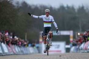 Alpecin-Fenix: el nuevo equipo de Van der Poel y Sam Gaze