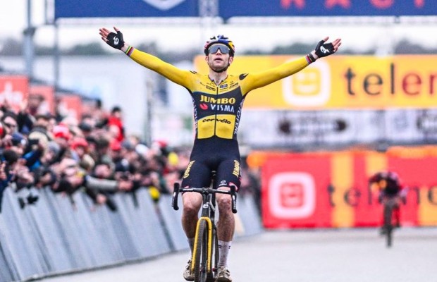 Van Aert lucha hasta el final para ganar el Superprestigio de Heusden-Zolder