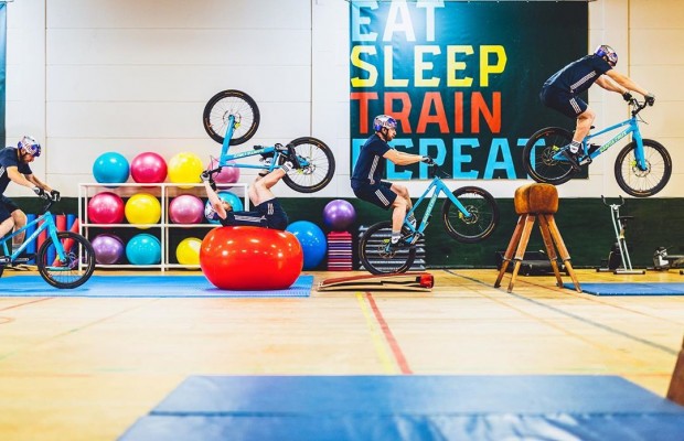 Las tomas falsas del último vídeo de MacAskill