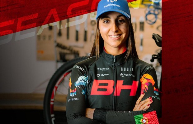 A campeã de Portugal, Raquel Queiros, assina com o BH Coloma Team