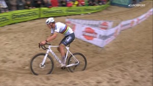 Van der Poel vuelve a ganar sin oposición en el X2O de Koksijde