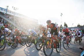 Nino Schurter y Anikka Langvad ganan la Copa del Mundo de Nove Mesto UCI XCO 2018