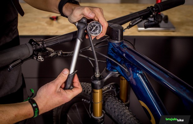 How to adjust your MTB suspensions to your weight?