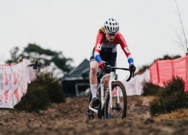 Pieterse gana la Copa del Mundo CX de Zonhoven tras una dura caída de Brand
