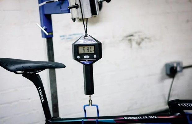 Does the current UCI limit for bicycle weight make sense?