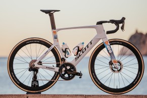 This is the Scott Foil RC that DSM will ride in 2024