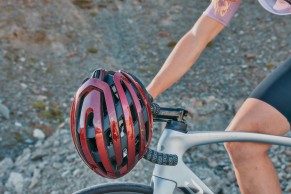 The new Lazer Z1 KINETICORE reinvents itself to be the lightest on the market with rotational protection