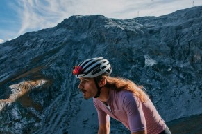 The new Lazer Z1 KINETICORE reinvents itself to be the lightest on the market with rotational protection