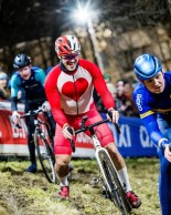 Querían competir con Van der Poel pero consiguieron mucho más, el mejor vídeo de CX que verás esta semana
