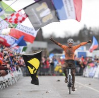 Mathieu Van der Poel domina y gana a su antojo el Campeonato del Mundo de ciclocross 2020