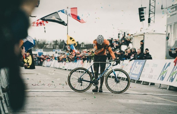 Mathieu Van der Poel domina y gana a su antojo el Campeonato del Mundo de ciclocross 2020
